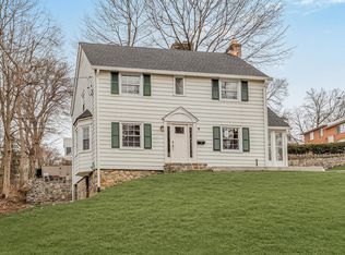 28 Marwood Ln, Yonkers, NY 10701