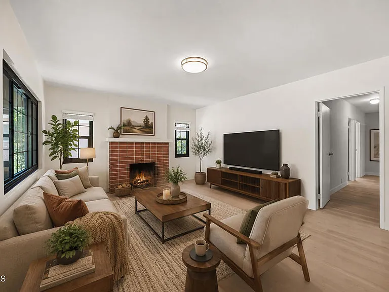 50 S Parkwood Ave — Photo 3