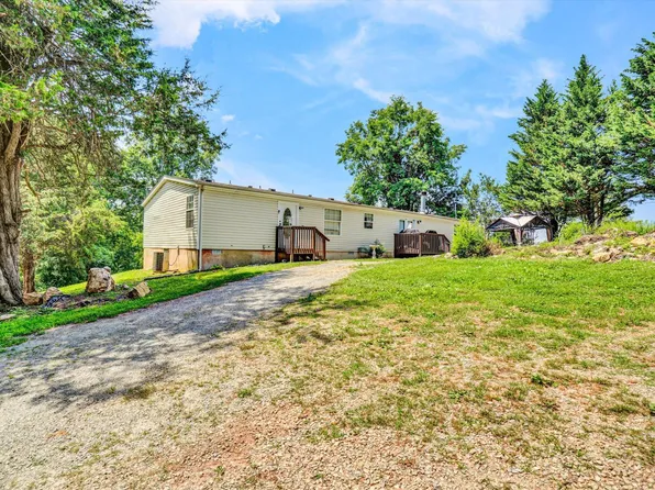 2025 Coles Creek Rd, Rocky Mount, VA 24151