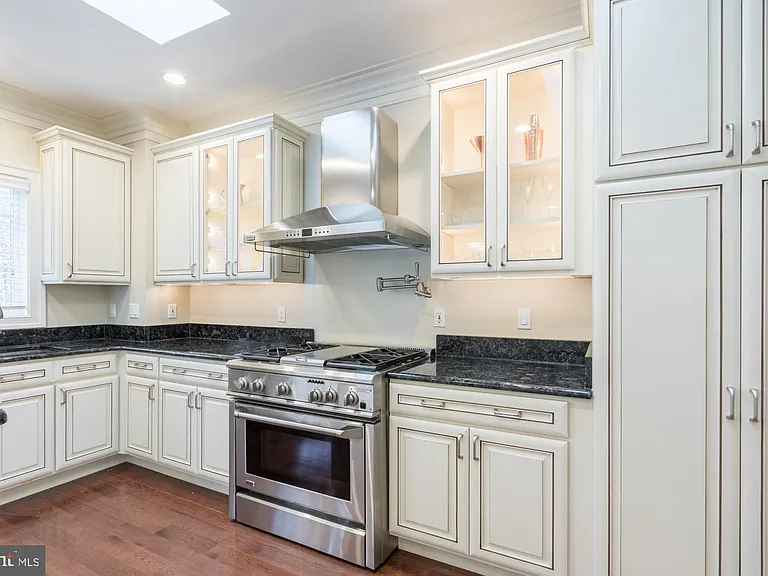 2138 Patrick Henry Dr — Photo 13