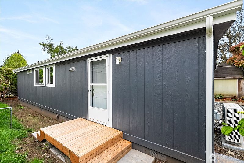 3rd image of 2350 Douglas Road #39