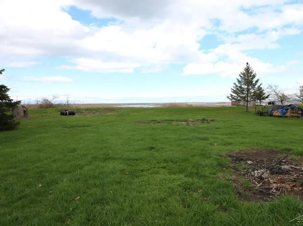 943 Knodt Rd, Essexville, MI 48732
