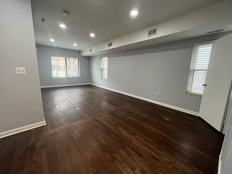 1096 Van Dyke St #202 — Photo 7