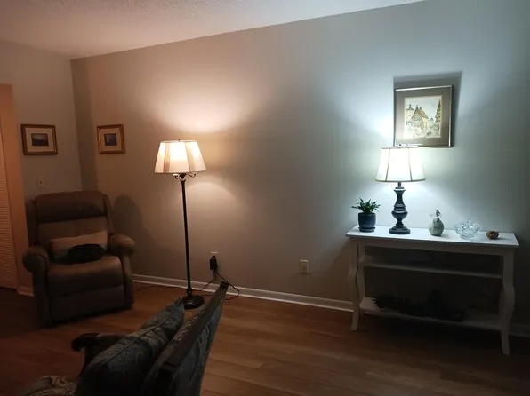 7153 W Country Club Dr N APT 247, Sarasota, FL 34243