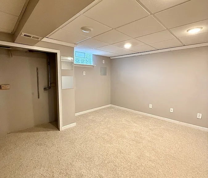 1074 N Academy Ave — Photo 38