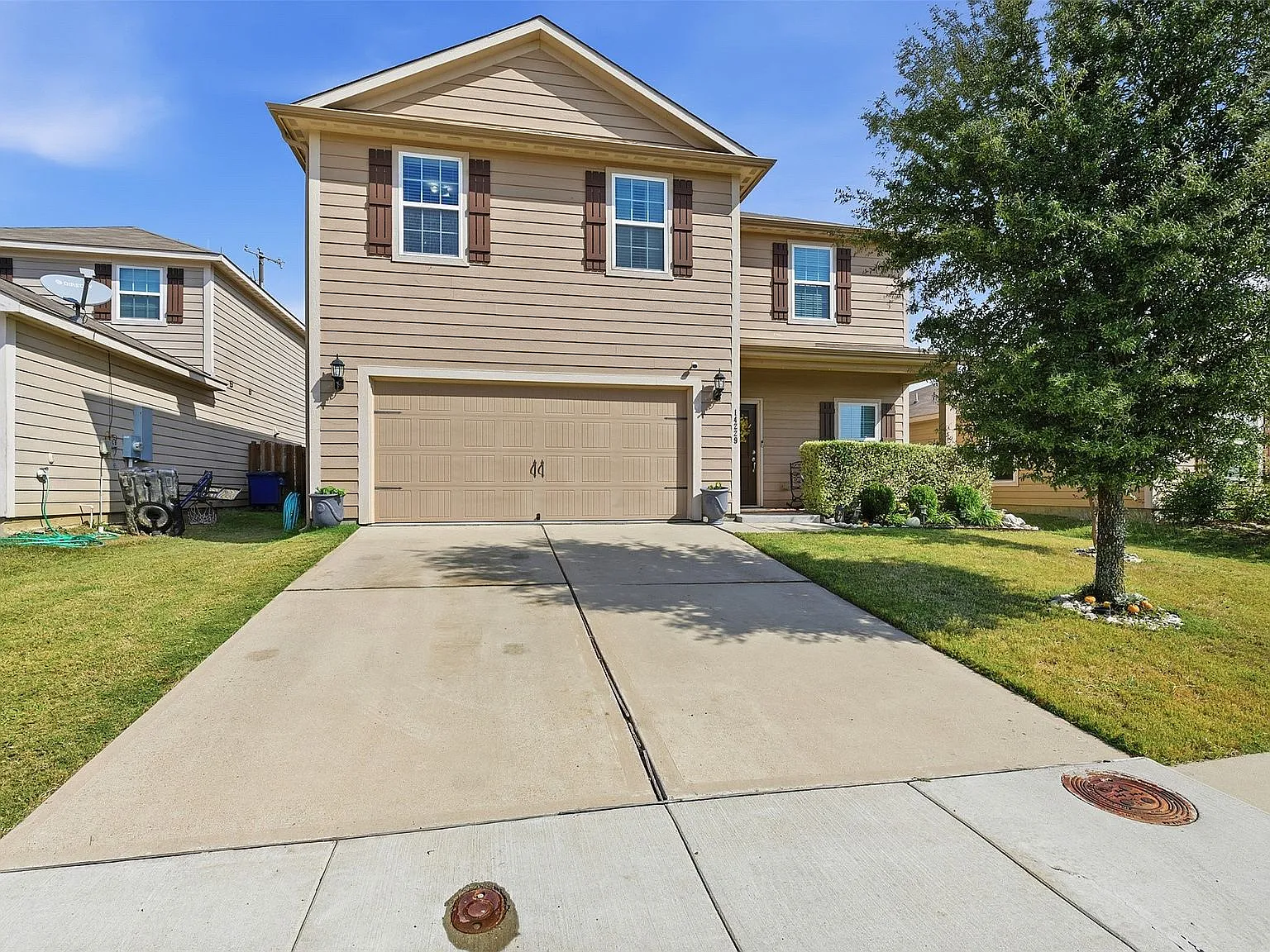 3 bed, 2.5 bath, 2070 sqft, $2,300 — Photo 3