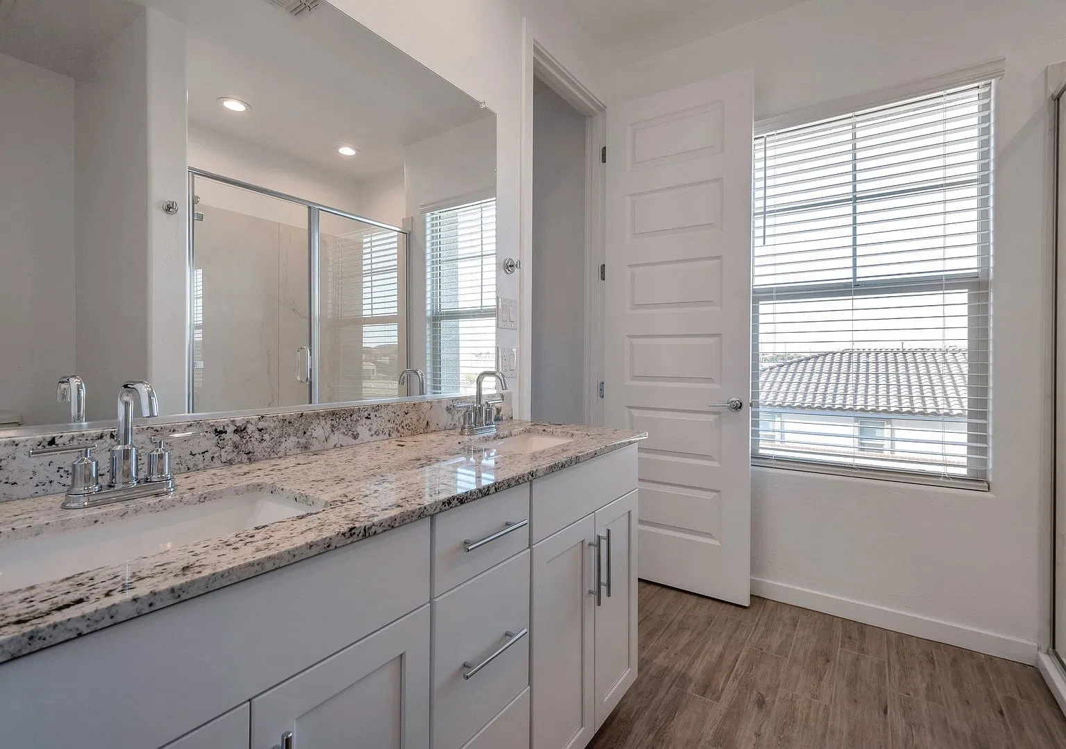 Like New luxurious Model Home with 2 Master Suites in Warner Meadows! — Photo 2