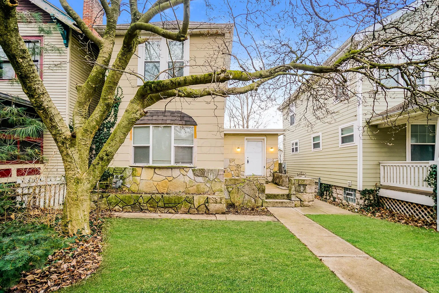 106 N Ogden Ave photo 1