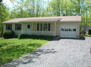 164 N Rocky Mountain Dr, Effort, PA 18330