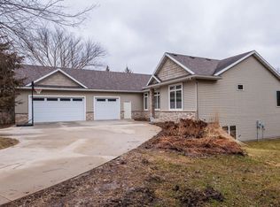 990 Cedar Point Ln SE, Oronoco, MN 55960