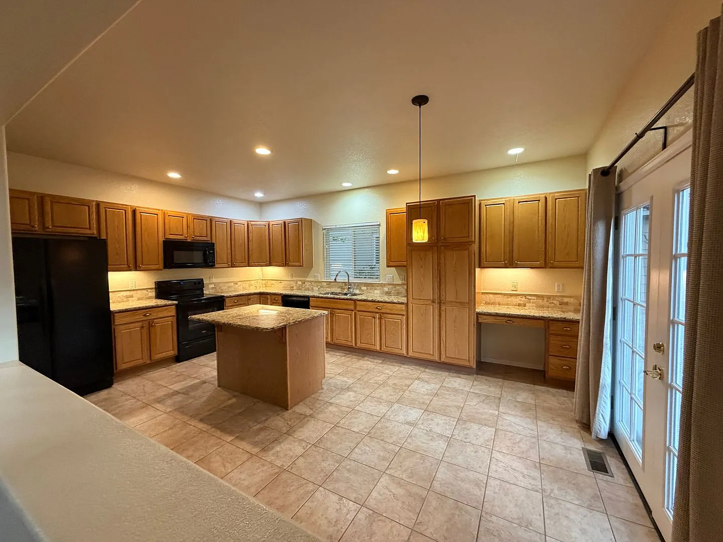 Luxury, Location & Lifestyle! — Photo 2