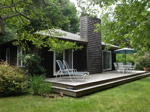 https://photos.zillowstatic.com/fp/27605cbde70c73bf3e1b652bcae02230-p_e.webp