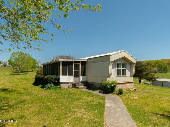 1719 Circle Lake Dr, Dandridge, TN 37725