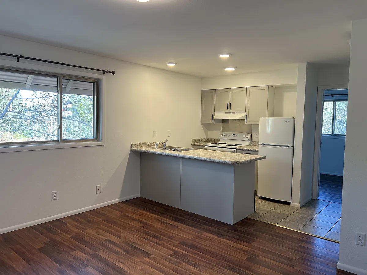 Building Photo - 1417 Stoddard St #2