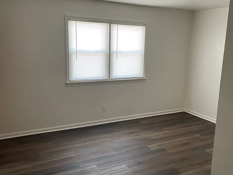 423 E Church St #4 — Photo 4