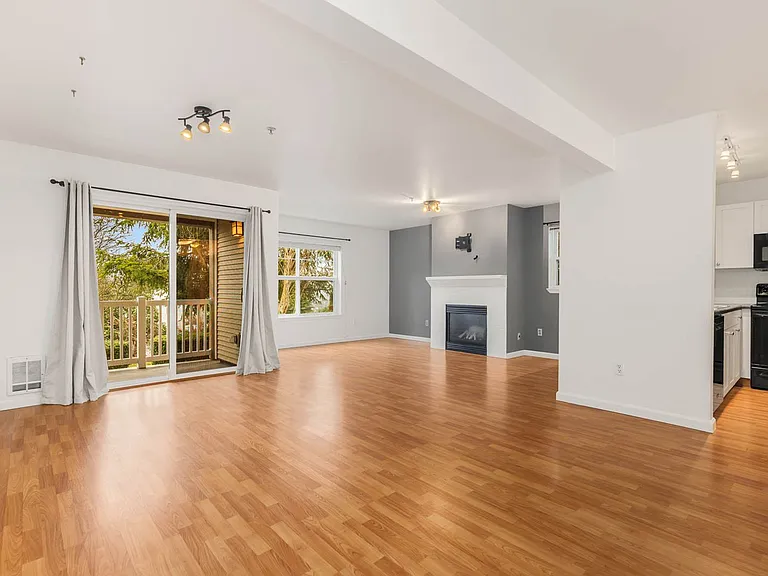 23420 SE Black Nugget Rd #F104 — Photo 2