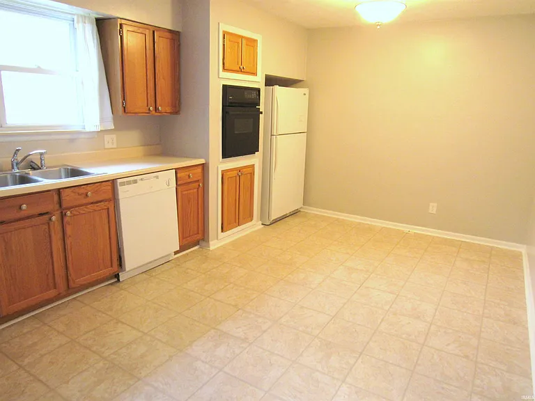 3645 S Rogers St — Photo 14