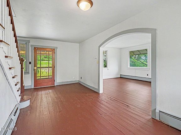 4th image of 325 N Main St