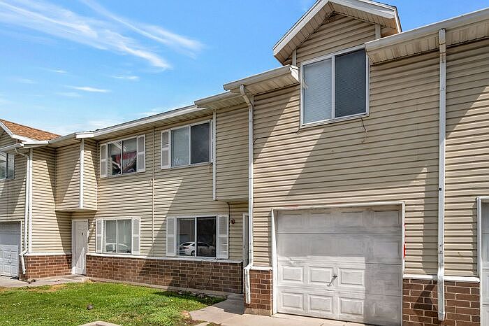 1st image of 558 N Redwood Rd APT 2-2