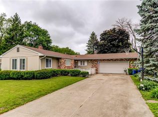 462 E Holiday Dr, Decatur, IL 62526