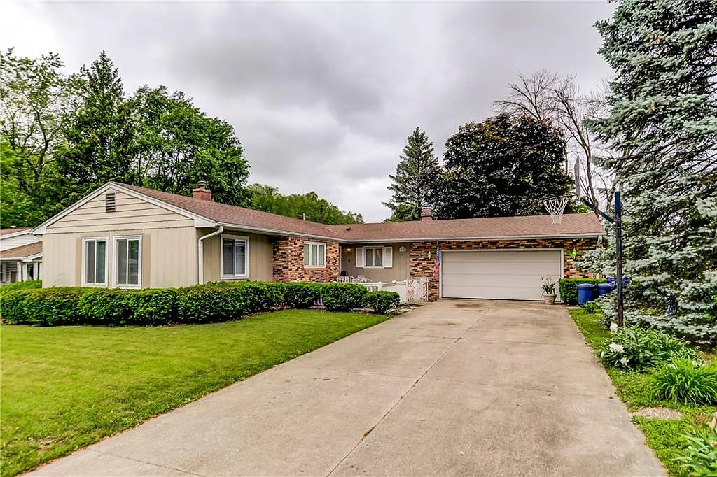 462 E Holiday Dr photo 1