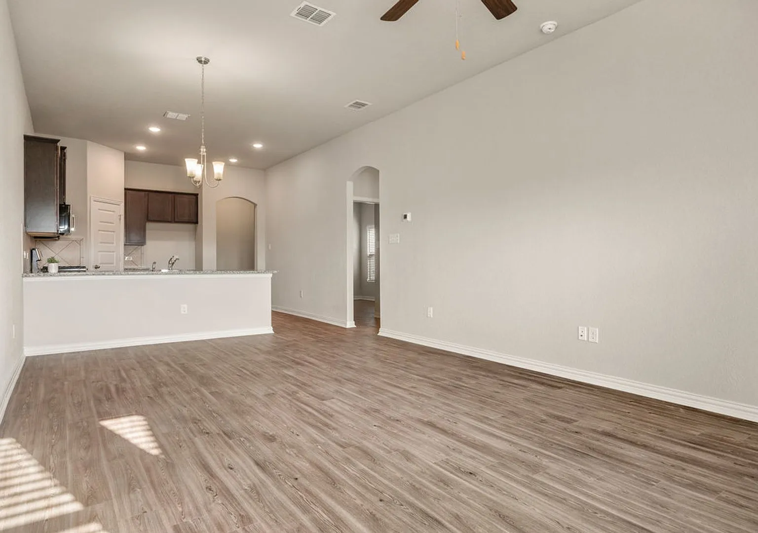 Available Now! Stunning 3 Bedroom Duplex Located In Converse, Tx! — Photo 2