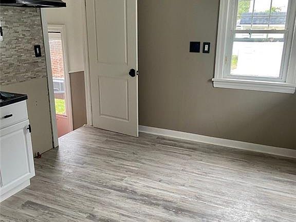 4th image of 20381 S Lake Shore Blvd