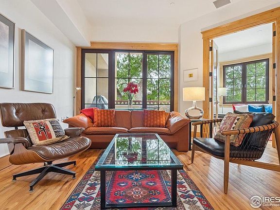 4th image of 224 Canyon Ave #302
