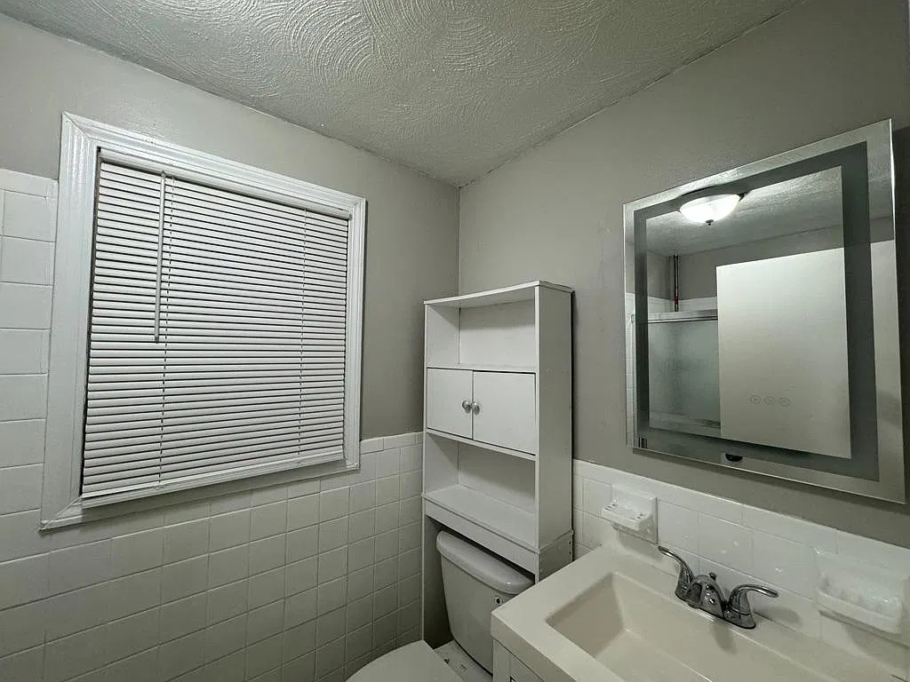 2 bed, 1050 sqft, $2,400 — Photo 4
