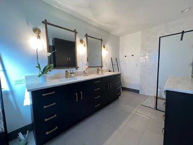 Master bath with walkin shower