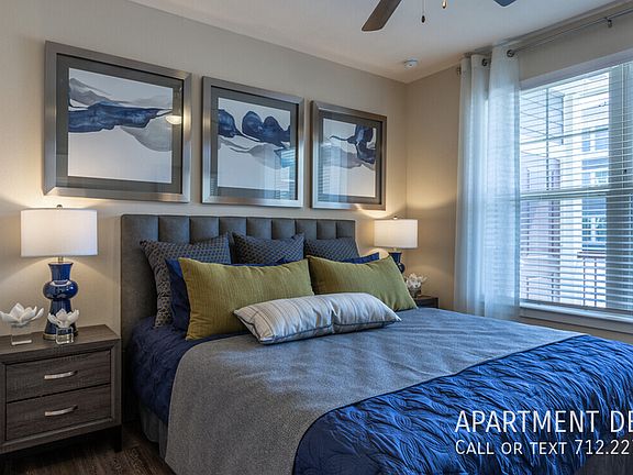 5th image of 13561 Cullen Blvd #565