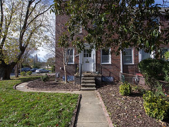 2nd image of 420 Earl St