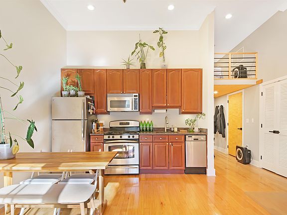 3rd image of 61 Grand St APT 1E