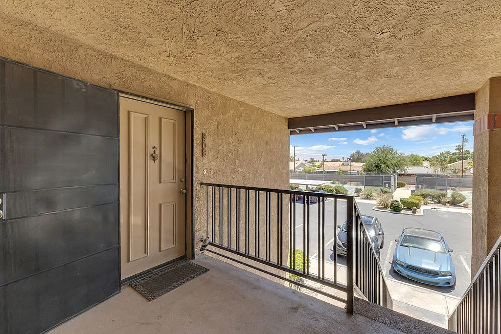 3 bed, 1046 sqft, $2,300 — Photo 3