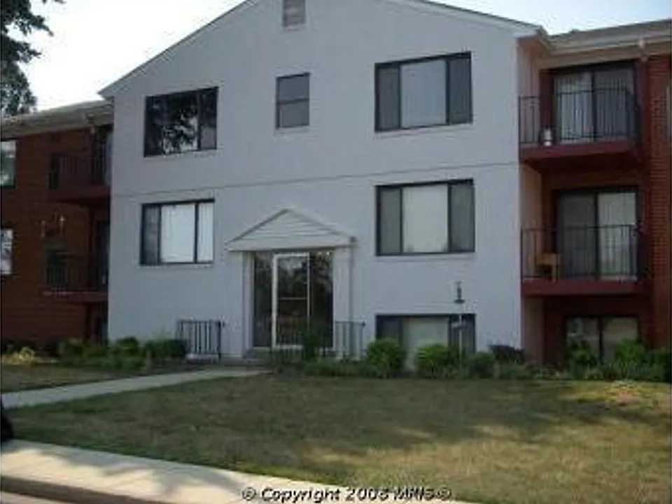 125 Clubhouse Dr SW #1