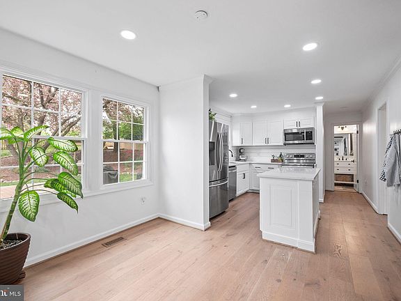 3rd image of 408 William St NW