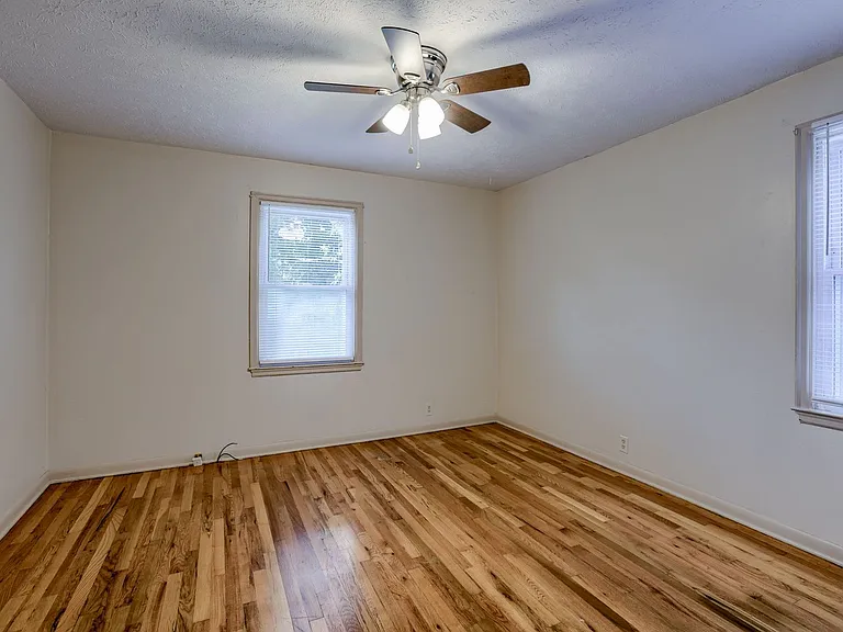 6457 Parker St — Photo 12