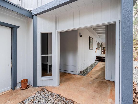 3rd image of 5790 Reservoir Rd