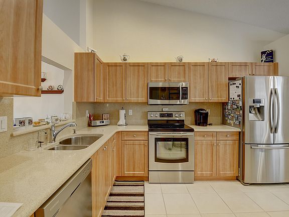 3rd image of 6074 Lake Hibiscus Dr