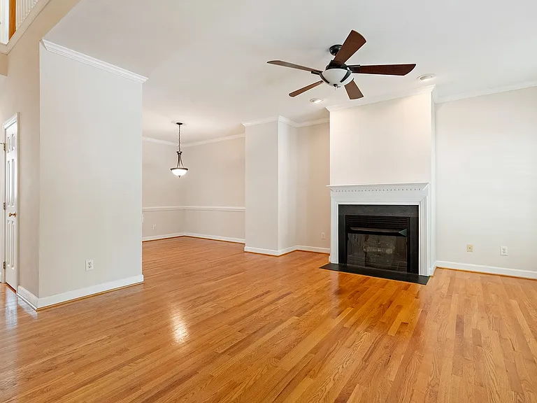 202 Greenview Dr — Photo 6