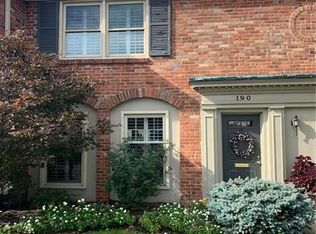 190 Jamestown Dr, Pittsburgh, PA 15216