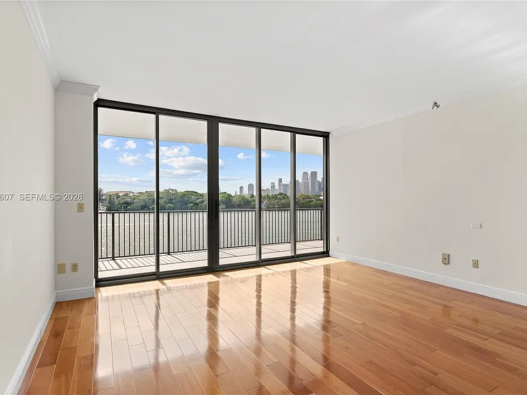 1000 Venetian Way #301 — Photo 12