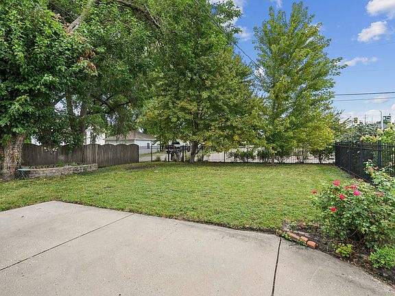 3rd image of 625 23rd St