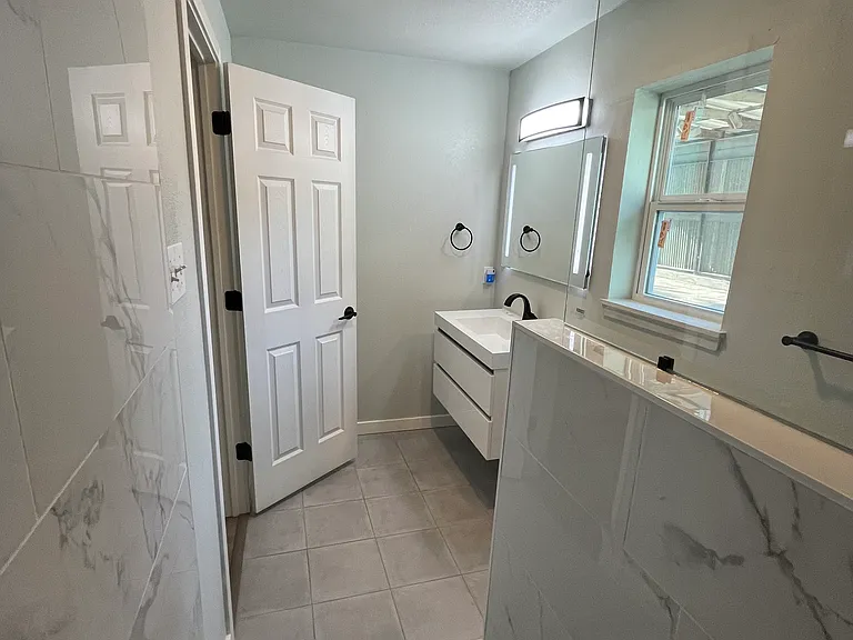 642 Astoria Ave — Photo 12