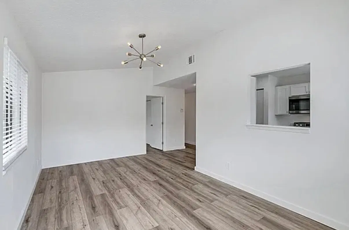 2 bed, 800 sqft, $2,100 — Photo 2