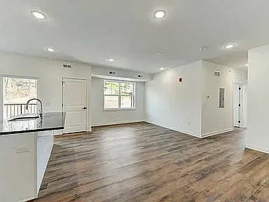 905 Forest Ln — Photo 6