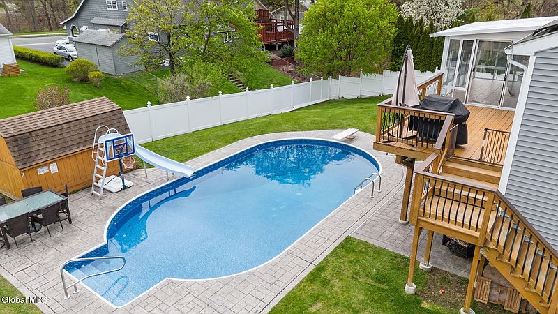 2nd image of 812 Mann Avenue