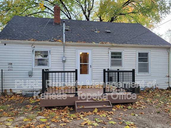 3rd image of 310 SW Hillside Dr