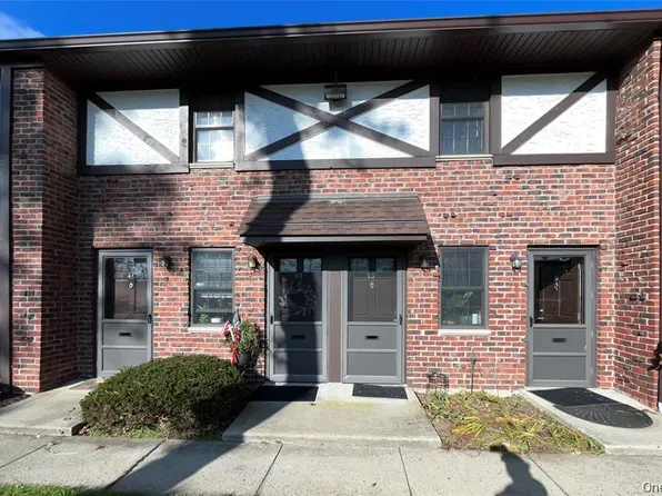 45 Newbrook Lane #45, Bay Shore, NY 11706