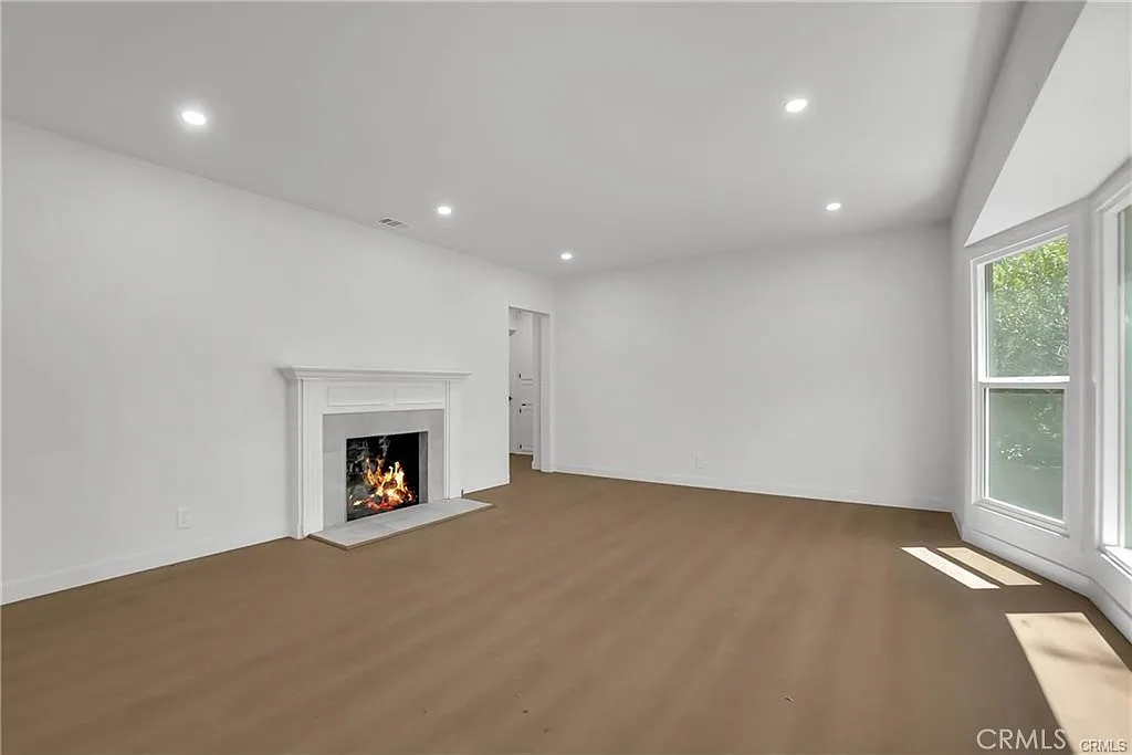 3 bed, 1167 sqft, $4,300 — Photo 3